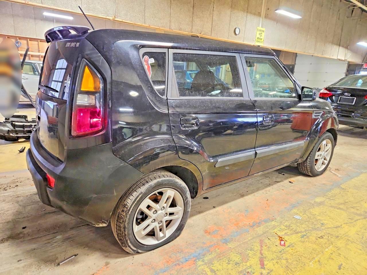 2010 Kia Soul + - Image 3