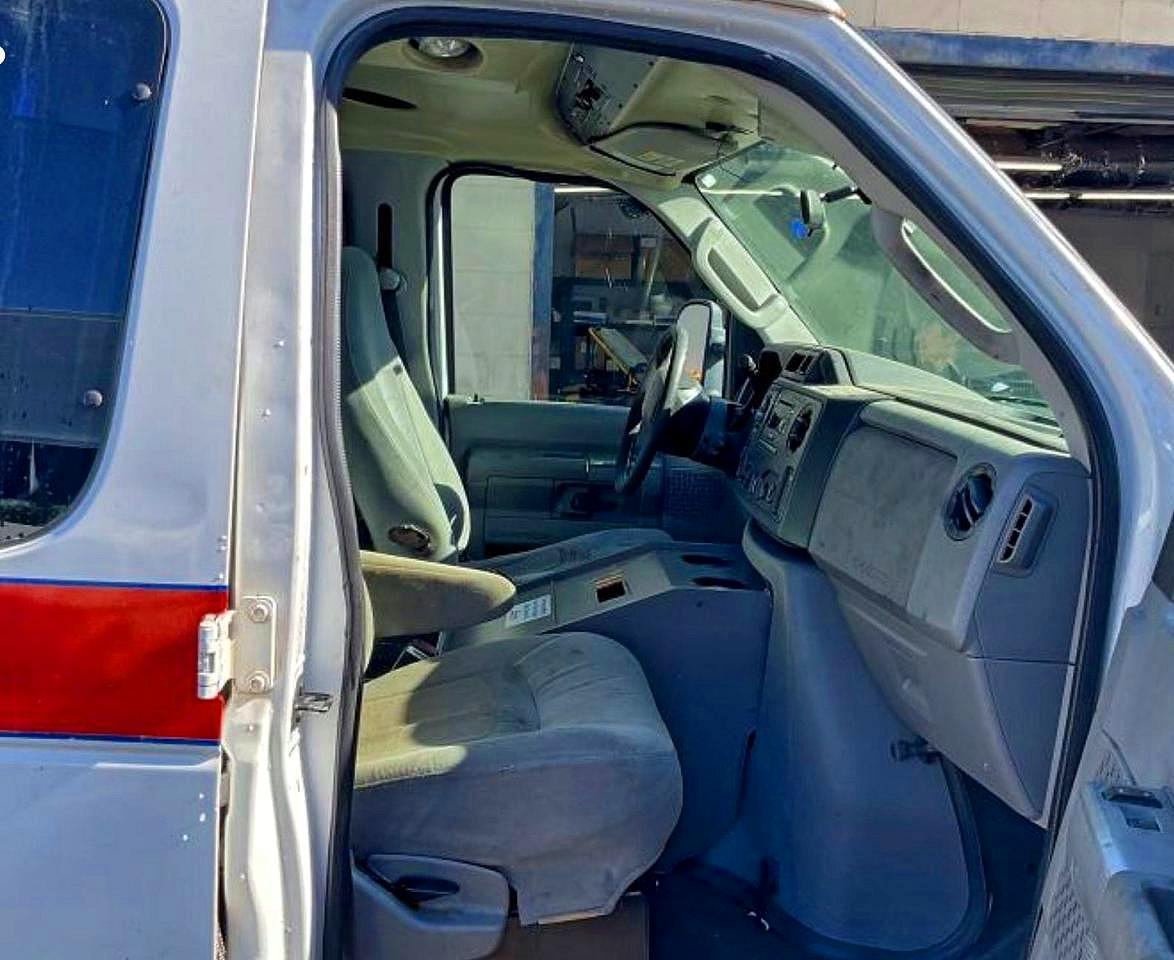 2013 Ford Econoline White - Ambulance - Image 5