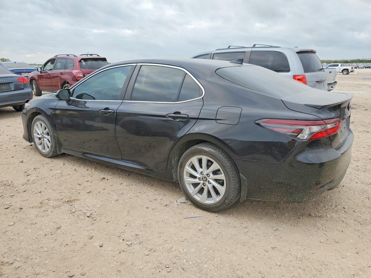 2023 Toyota Camry Le - Фото 2