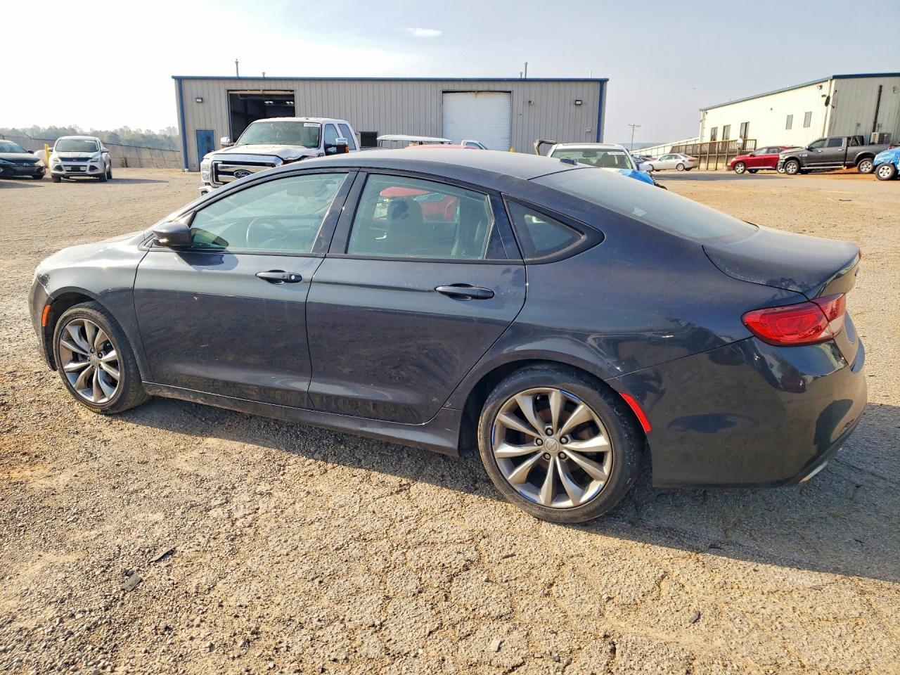 2016 Chrysler 200 - Фото 2