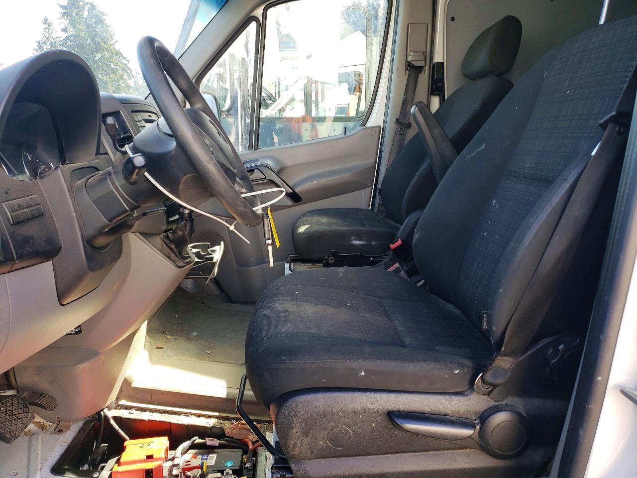 2017 Mercedes Benz Sprinter 2500 Utility / Service Van - Image 7