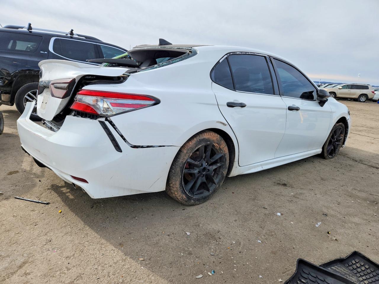 2018 Toyota Camry Se - Фото 3