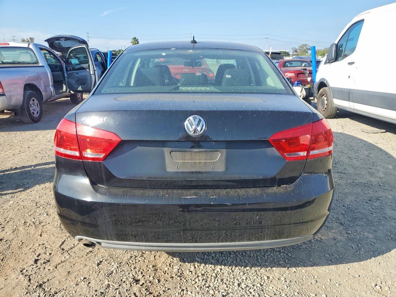 2012 Volkswagen Passat S - Image 6