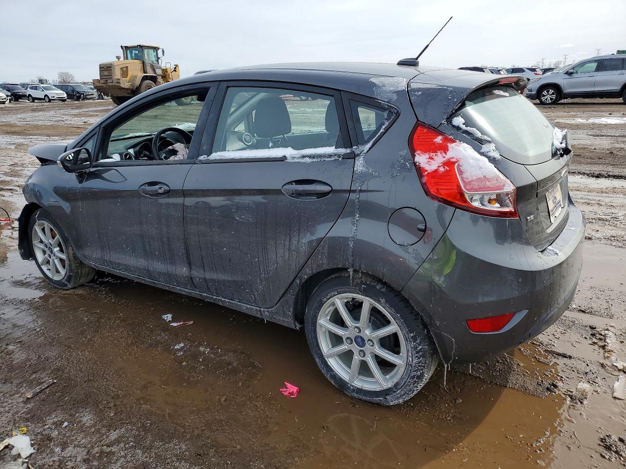 2016 Ford Fiesta Se - Image 2