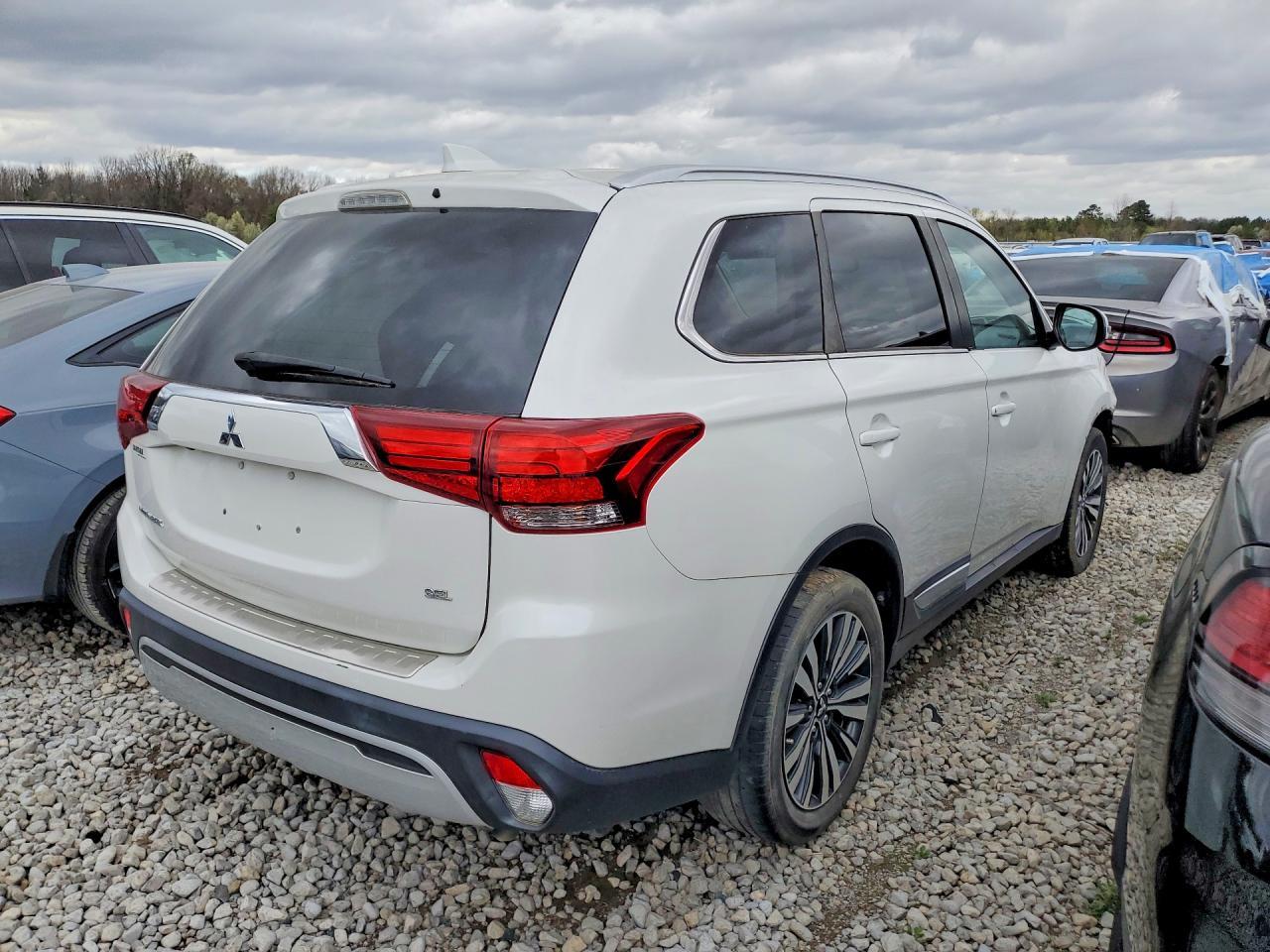 2020 Mitsubishi Outlander Se - Image 3