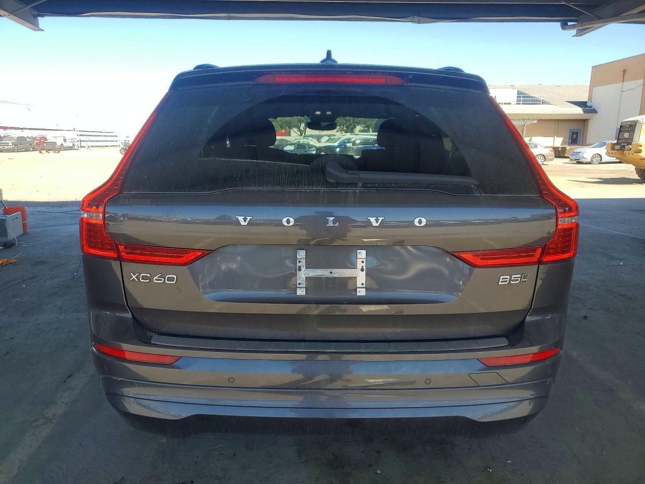 2022 Volvo Xc60 B5 Momentum - Image 6