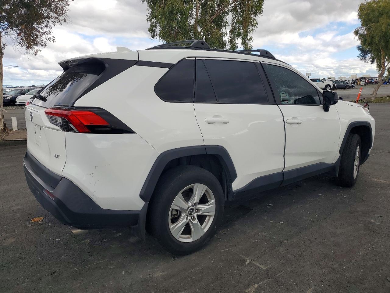 2021 Toyota Rav4 Le - Image 3