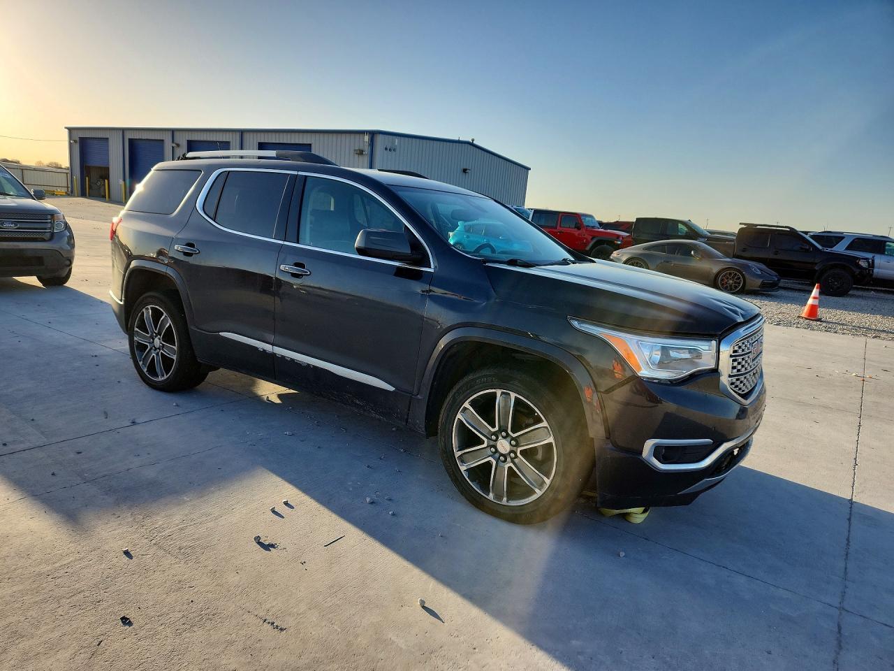 2017 GMC Acadia Denali - Фото 4
