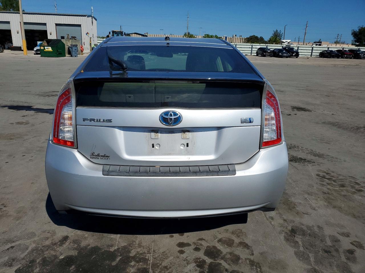 2012 Toyota Prius Two - Фото 6