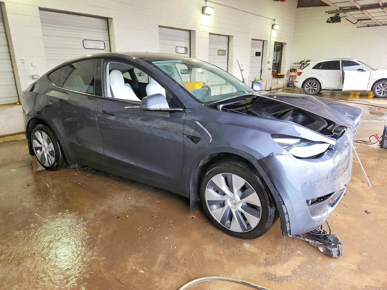 2023 Tesla Model Y - Image 4