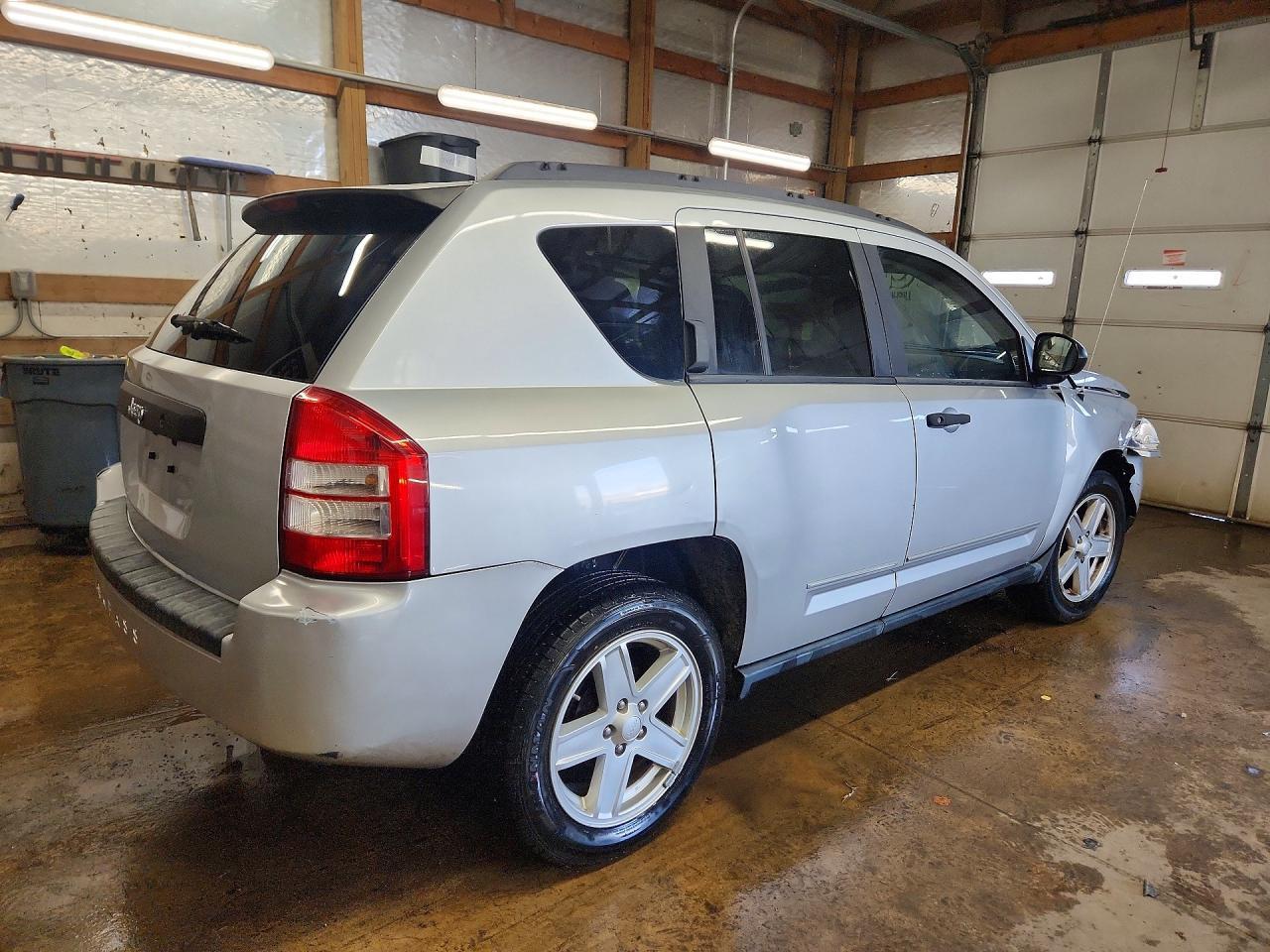 2010 Jeep Compass Sport - Фото 3