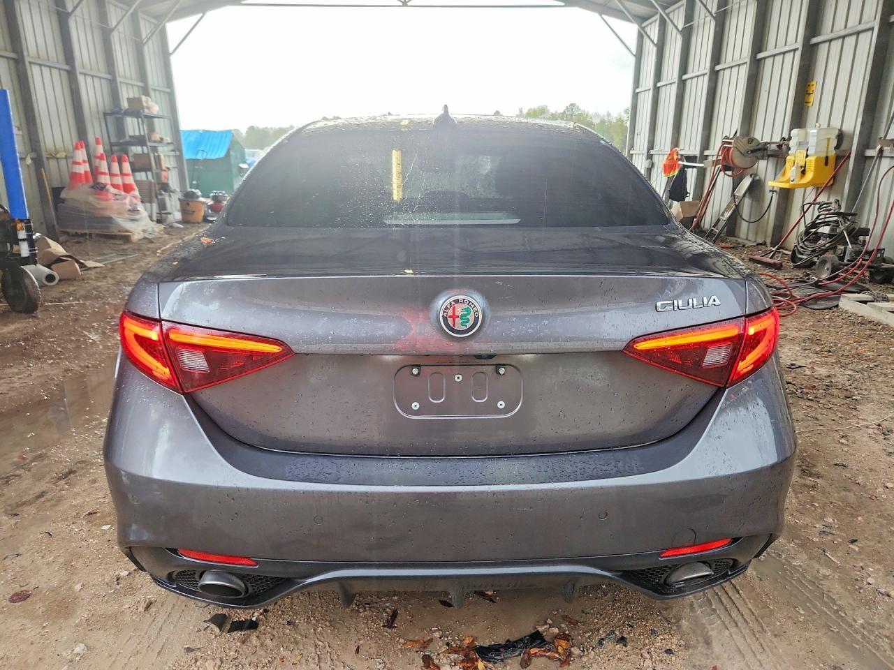 2018 Alfa Romeo Giulia - Image 6