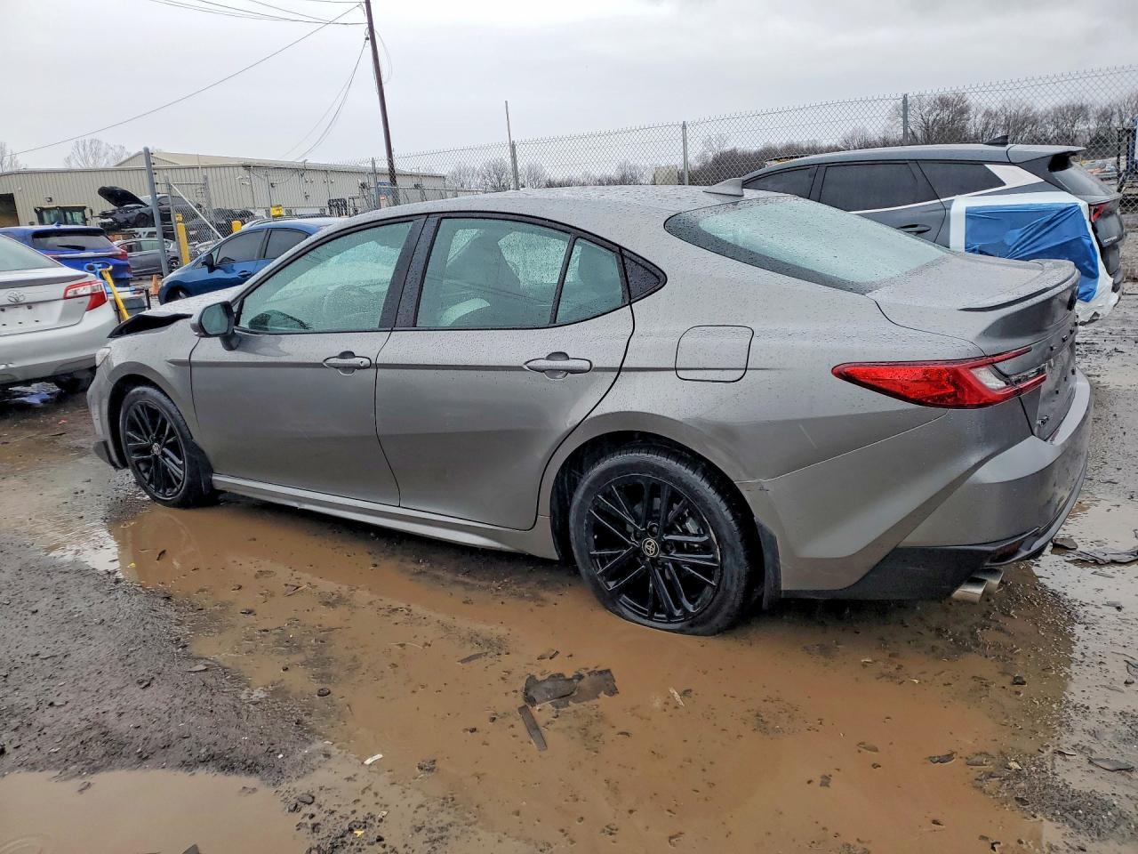 2025 Toyota Camry Se - Фото 2