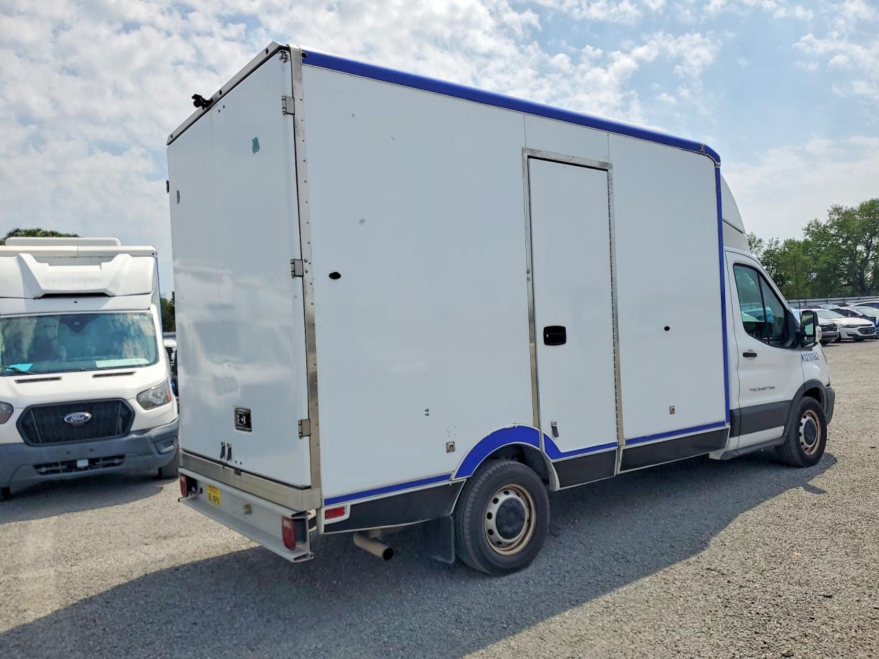 2021 Ford Transit Delivery Truck - Фото 3