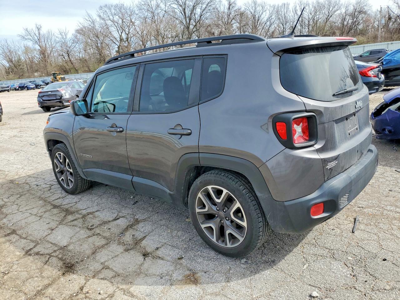 2016 Jeep Renegade Latitude - Image 2
