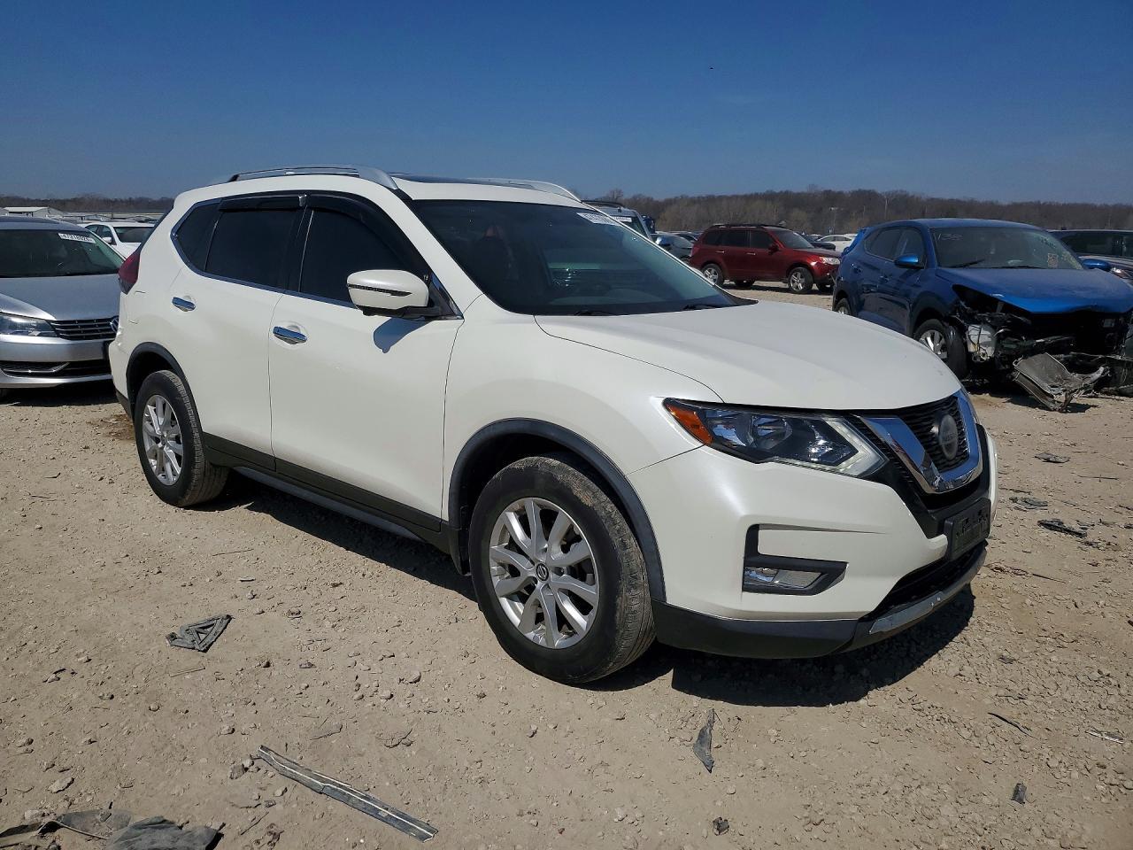 2018 Nissan Rogue - Image 4