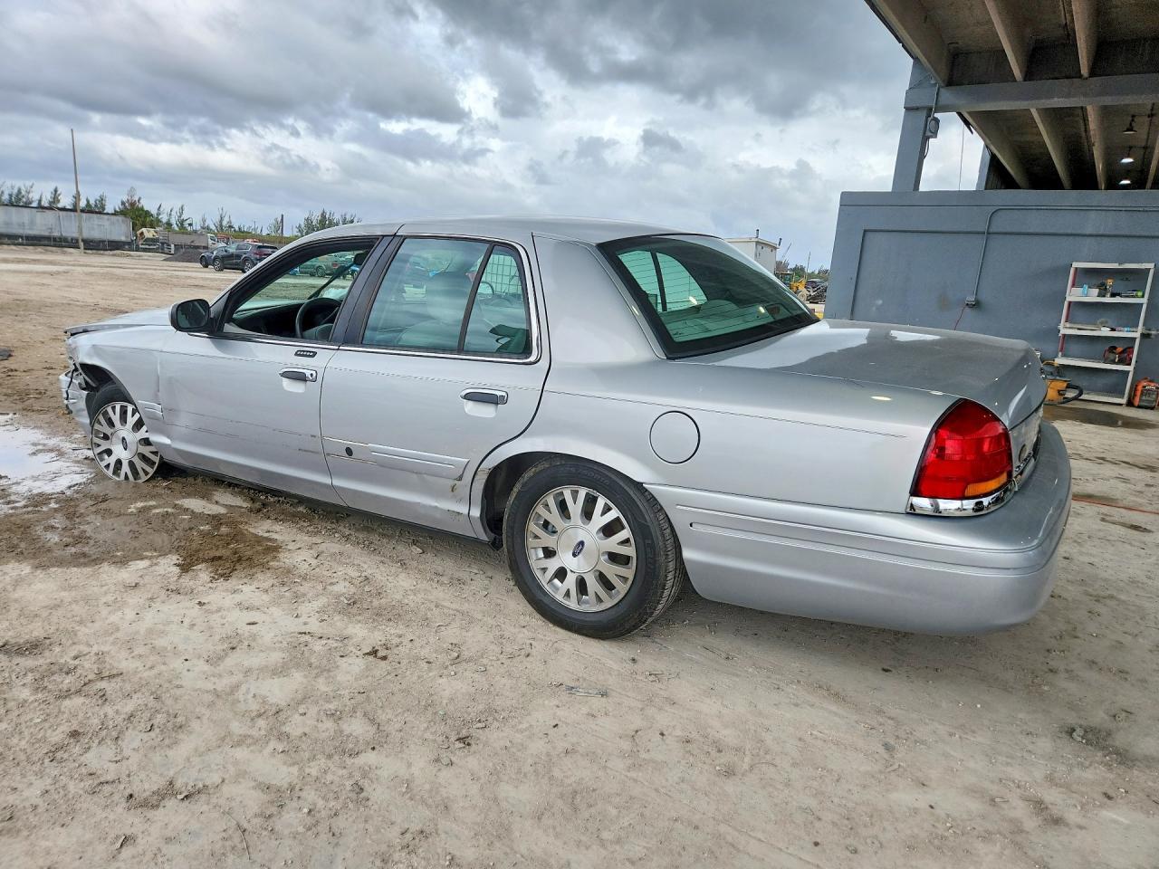2003 Ford Crown Victoria Lx - Фото 2