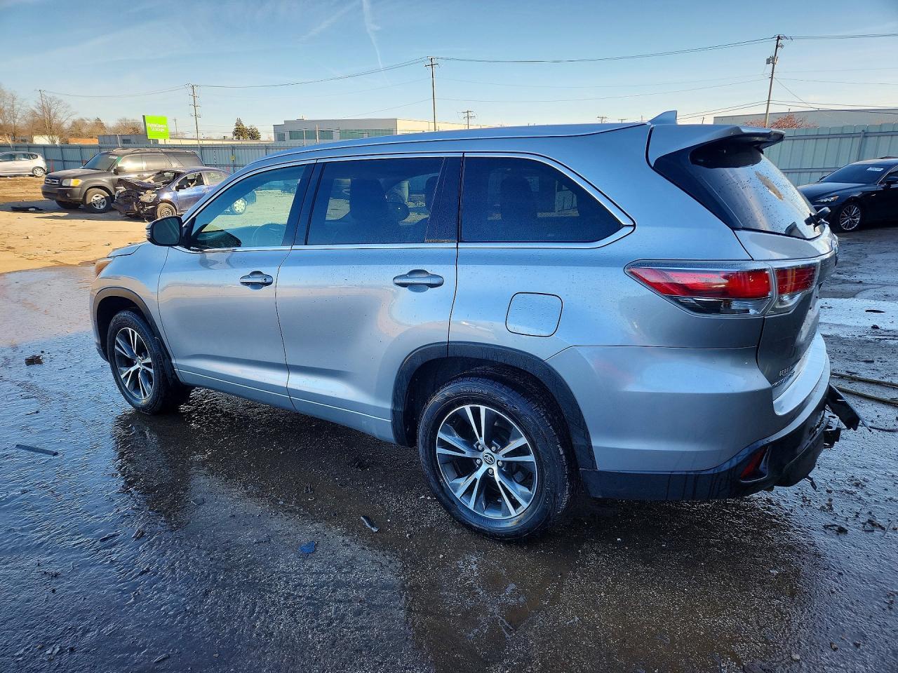 2016 Toyota Highlander Xle - Image 2