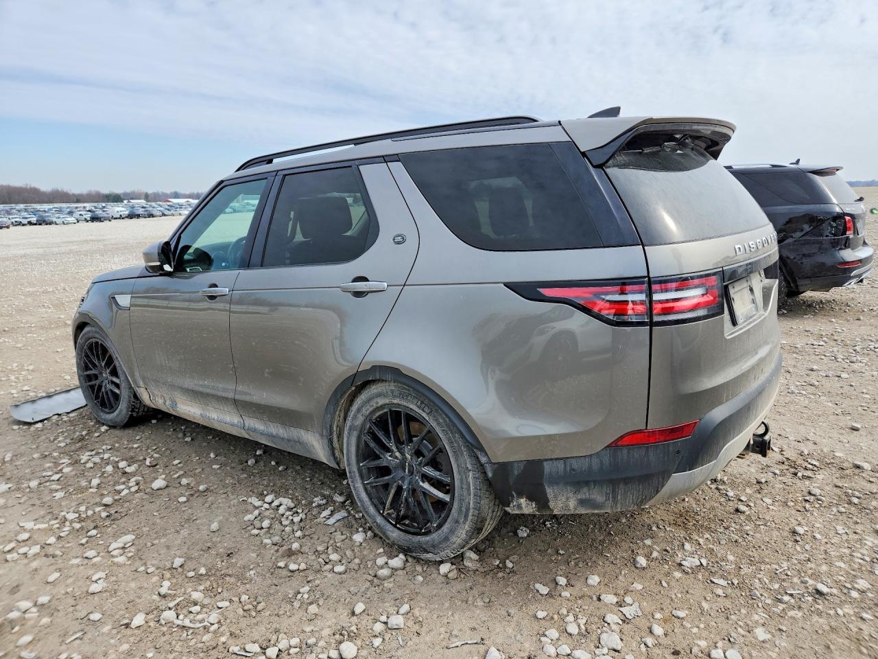 2017 Land Rover Discovery Hse Luxury - Image 2