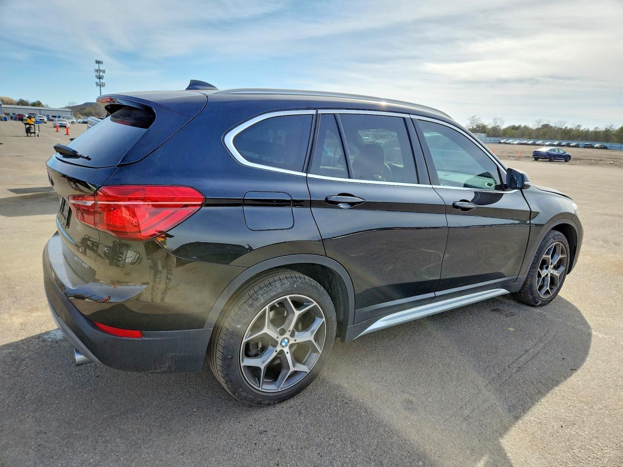 2019 BMW X1 xDrive28I - Фото 3