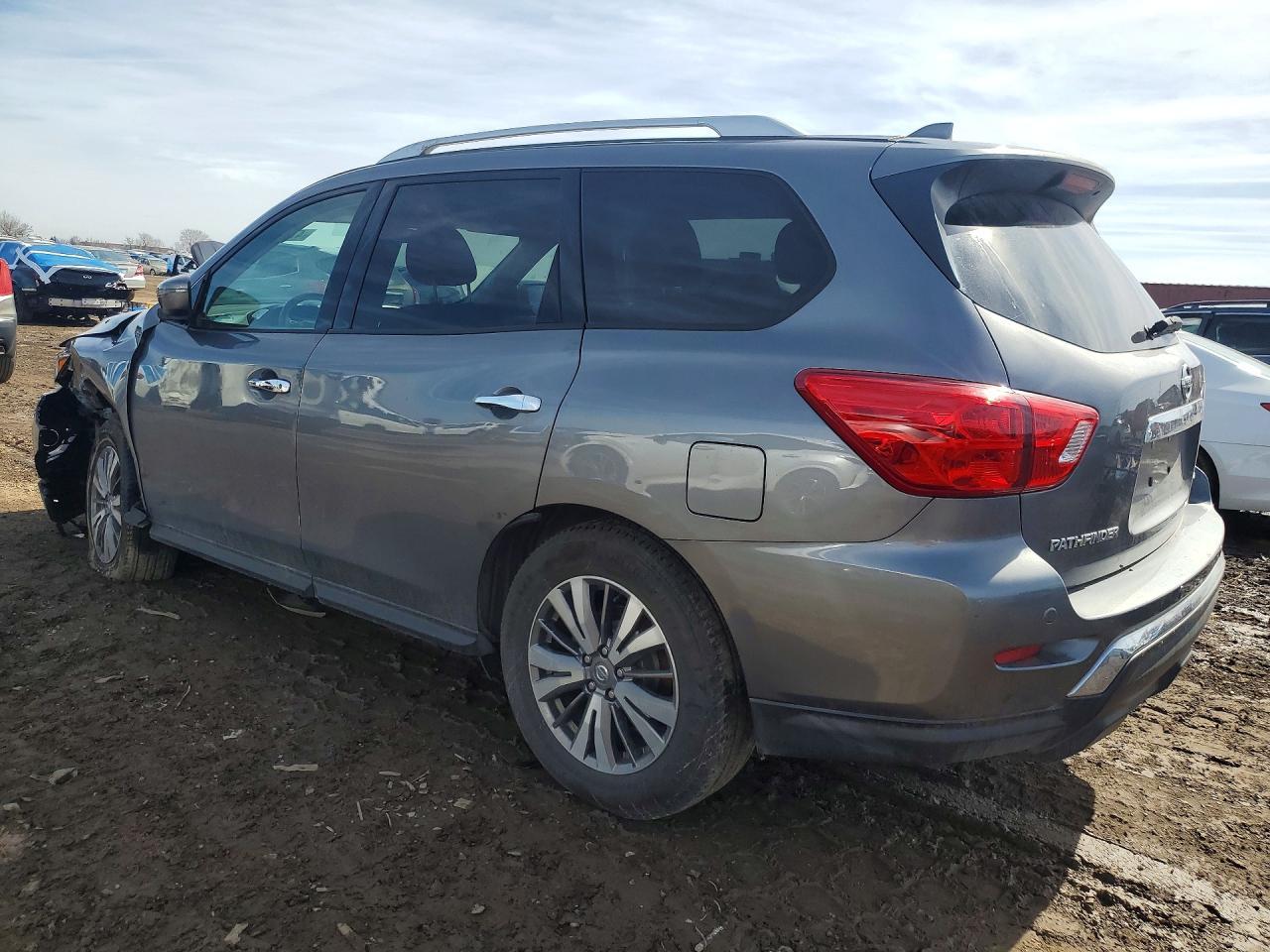 2019 Nissan Pathfinder S - Image 2