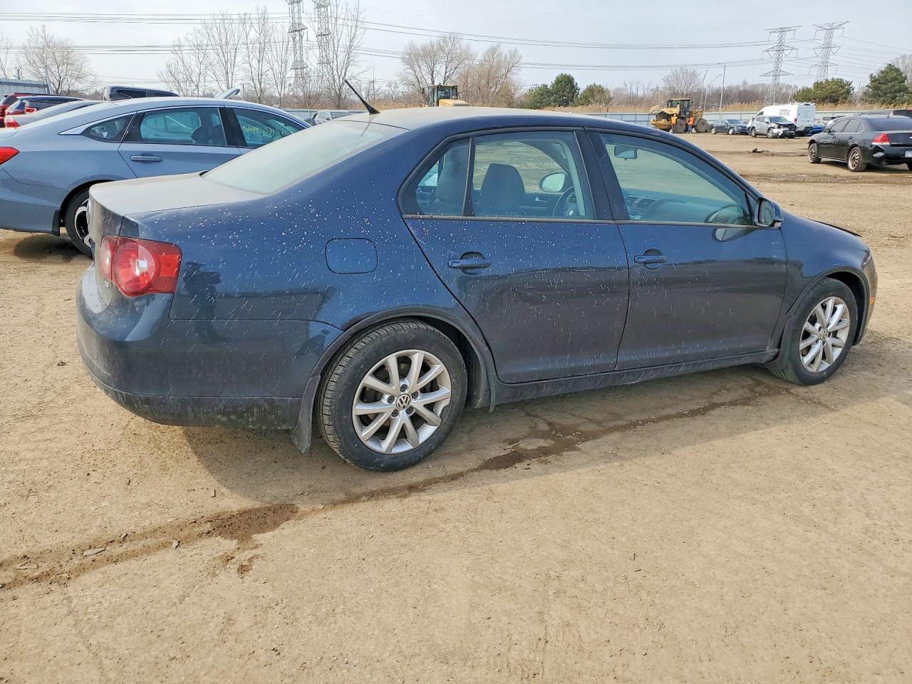 2010 Volkswagen Jetta Limited - Image 3