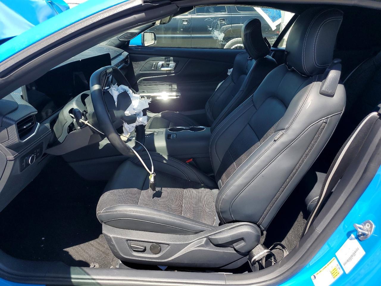 2025 Ford Mustang - Image 7