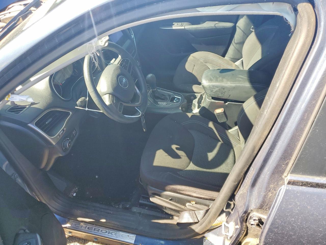 2019 Jeep Cherokee Latitude - Image 7