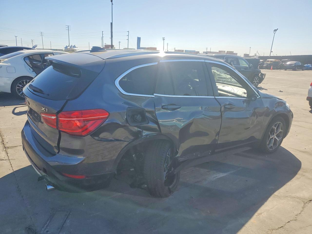 2018 BMW X1 xDrive28I - Фото 3