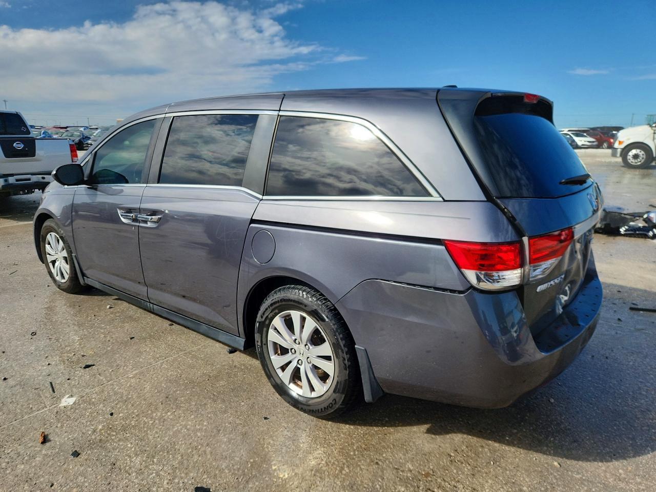2016 Honda Odyssey Se - Image 2