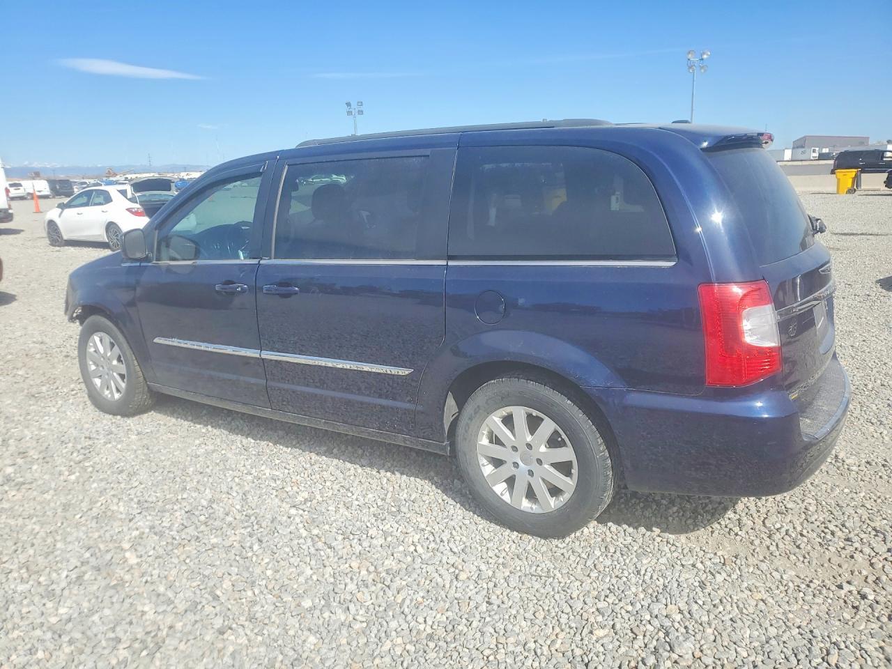 2014 Chrysler Town & Country Touring - Фото 2