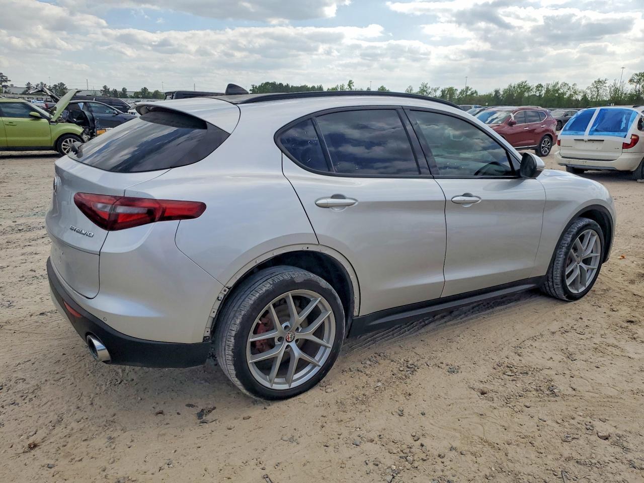 2018 Alfa Romeo Stelvio Ti Sport - Фото 3