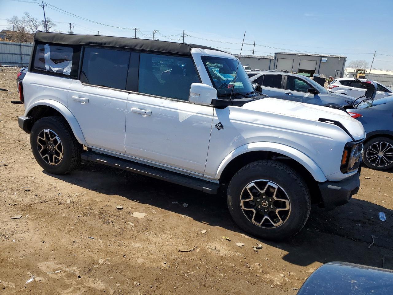 2023 Ford Bronco Base - Image 4