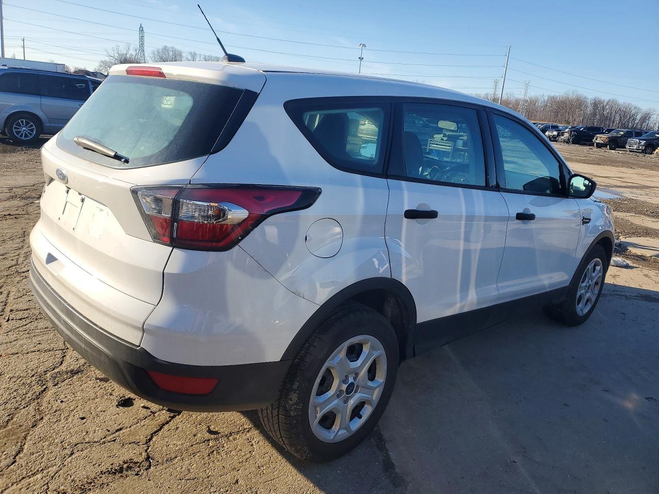 2017 Ford Escape S - Фото 3