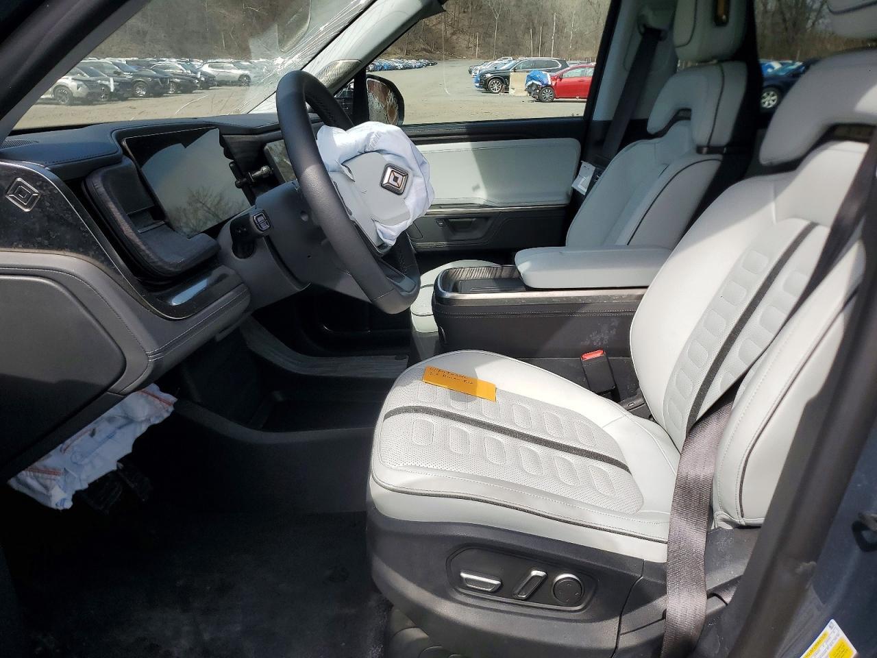 2025 Rivian R1S Adventure - Фото 7