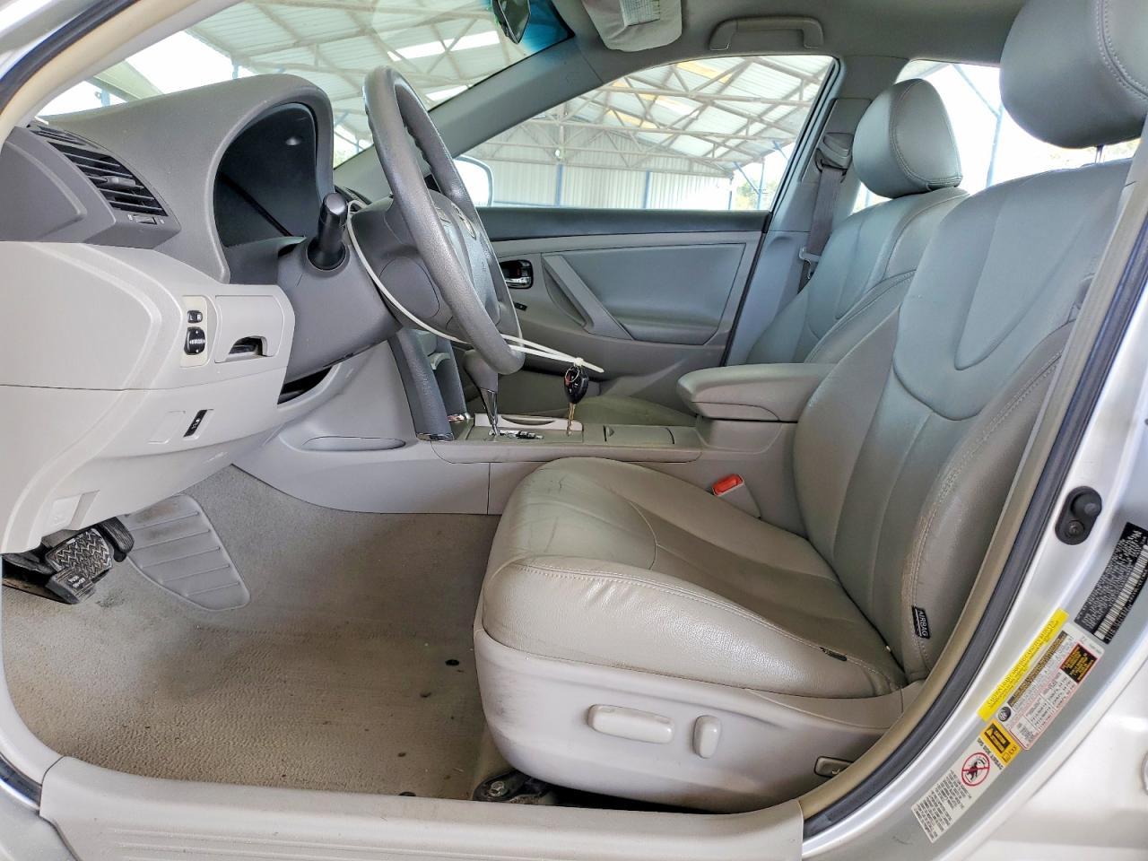 2010 Toyota Camry Le - Фото 7