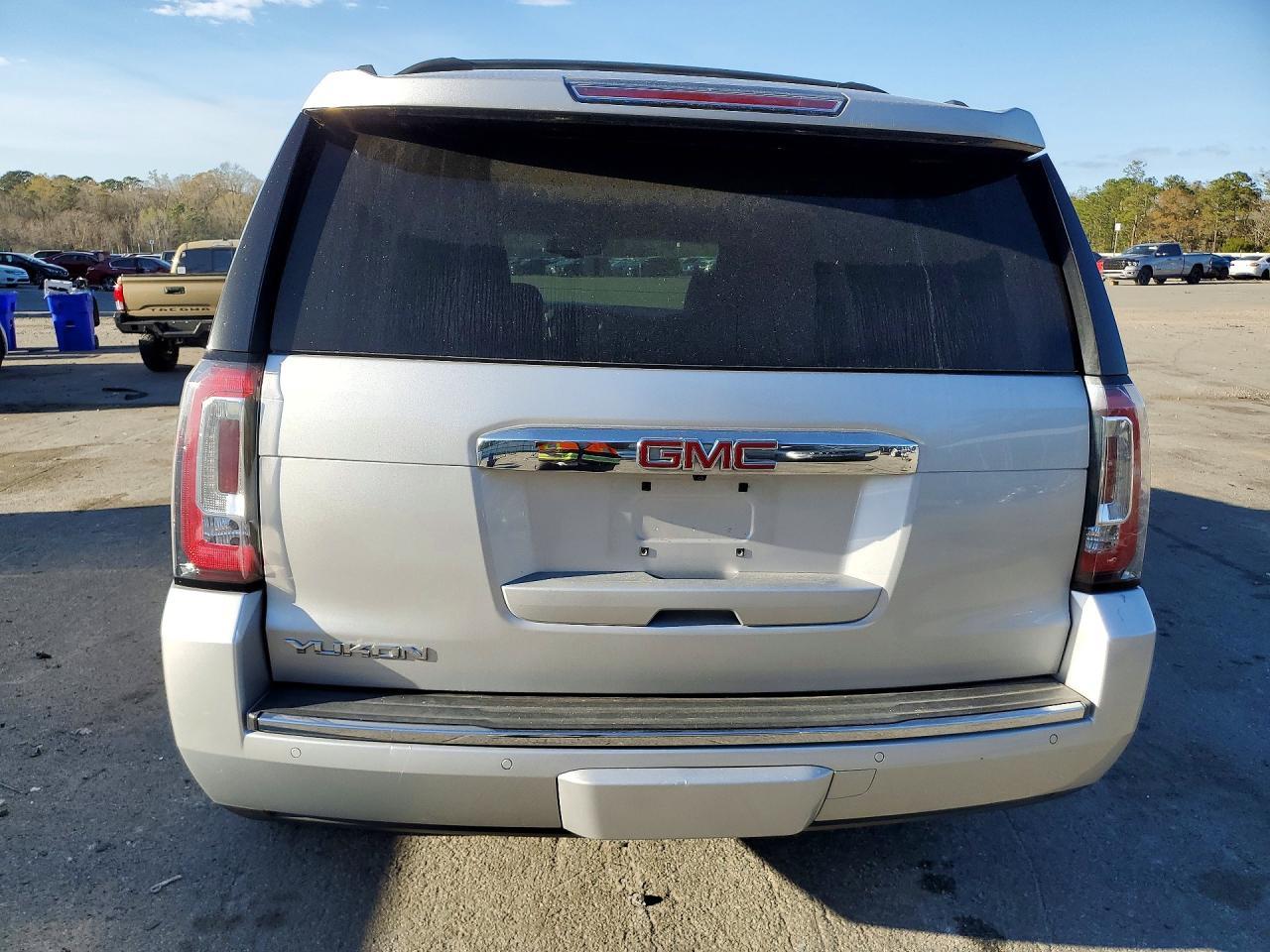 2016 GMC Yukon Denali - Фото 6