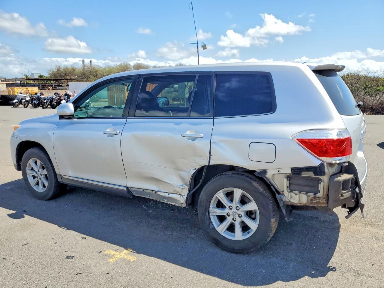 2013 Toyota Highlander Base - Фото 2