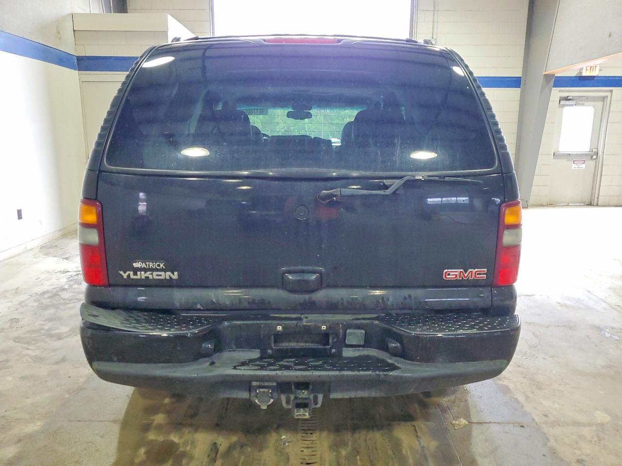 2003 GMC Yukon Denali - Image 6