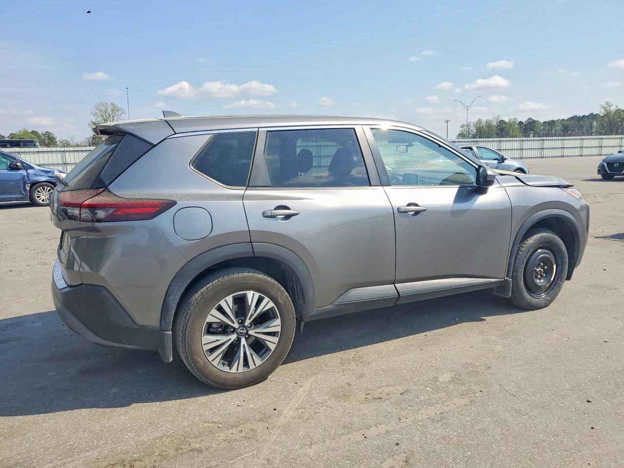 2023 Nissan Rogue Sv - Image 3