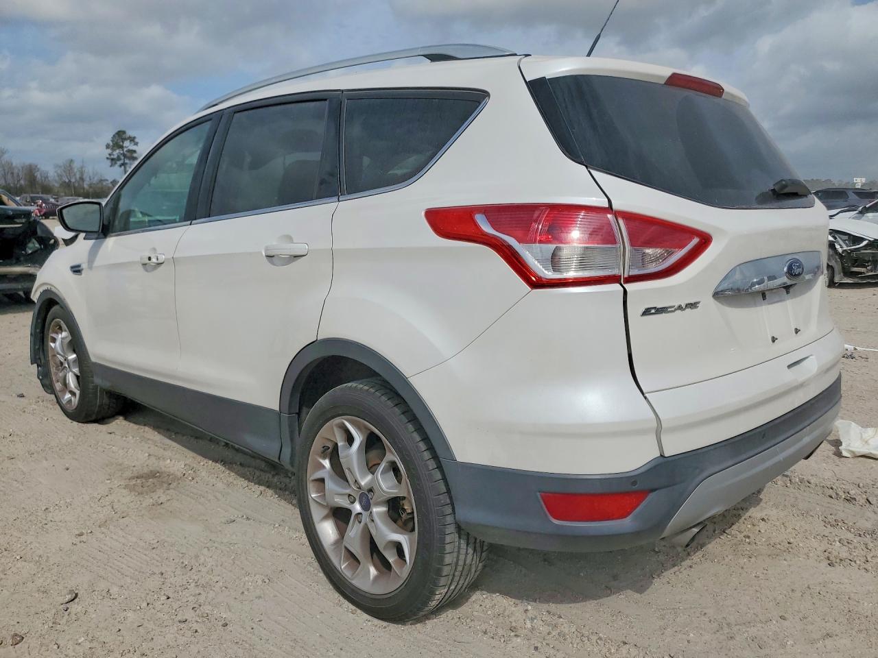 2016 Ford Escape Titanium - Фото 2