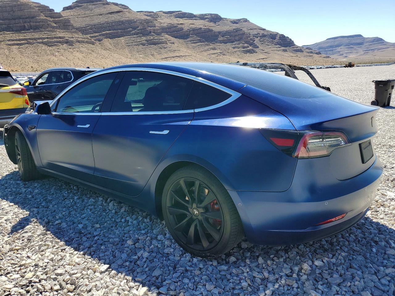 2020 Tesla Model 3 - Фото 2