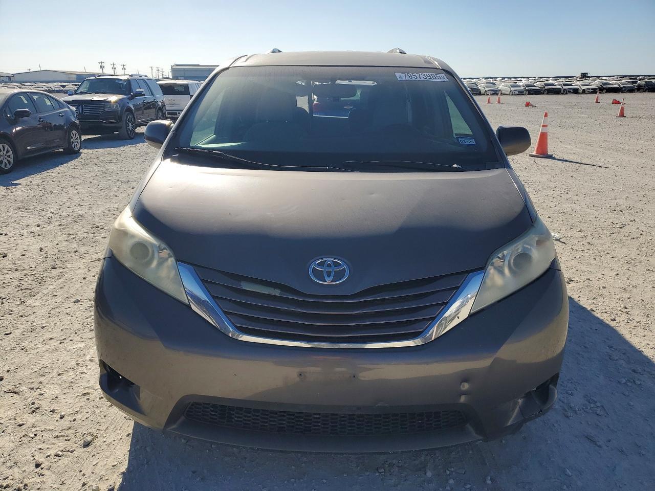 2015 Toyota Sienna Le 8-Passenger - Фото 5