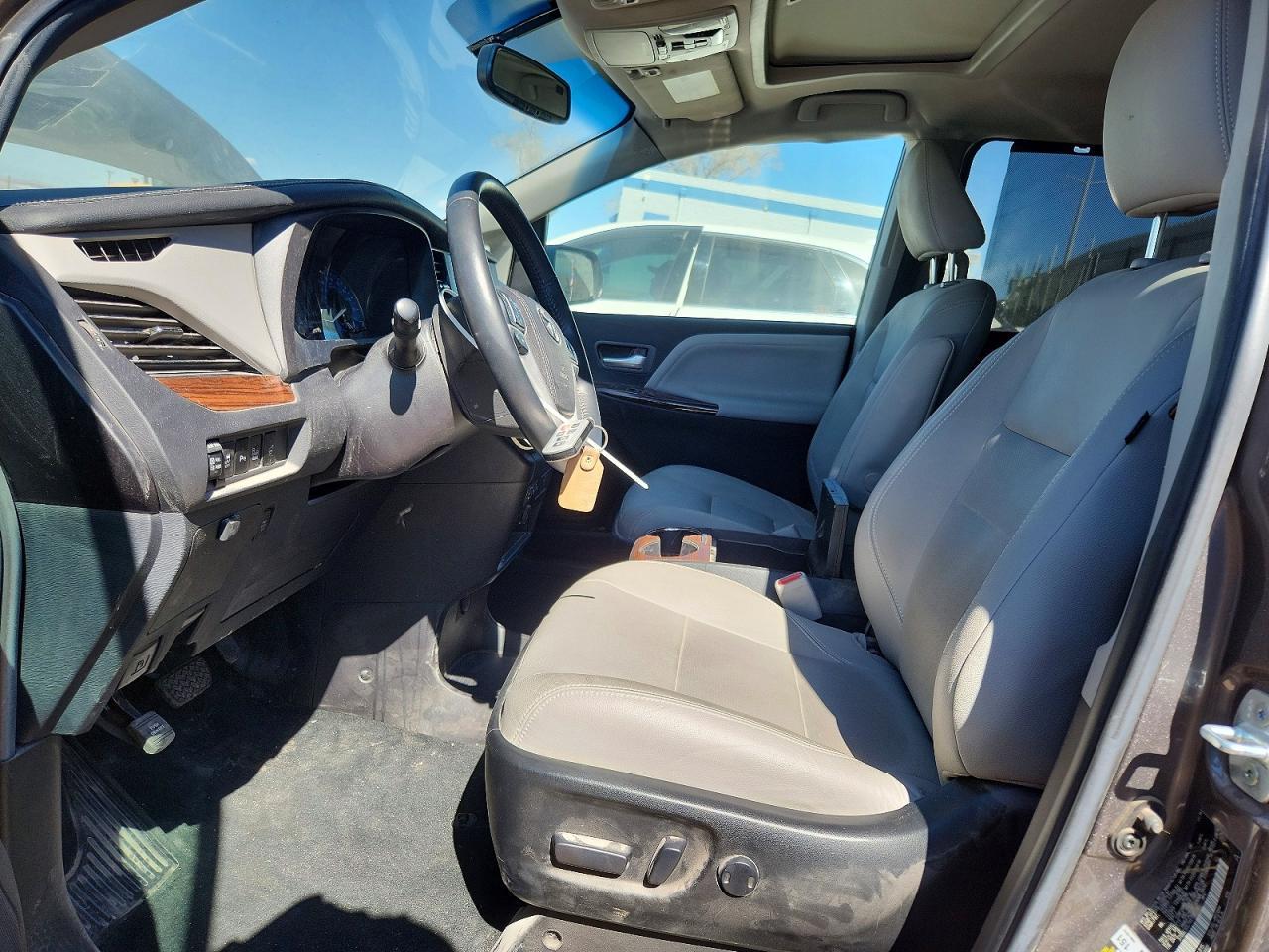 2017 Toyota Sienna Limited 7-Passenger - Image 7