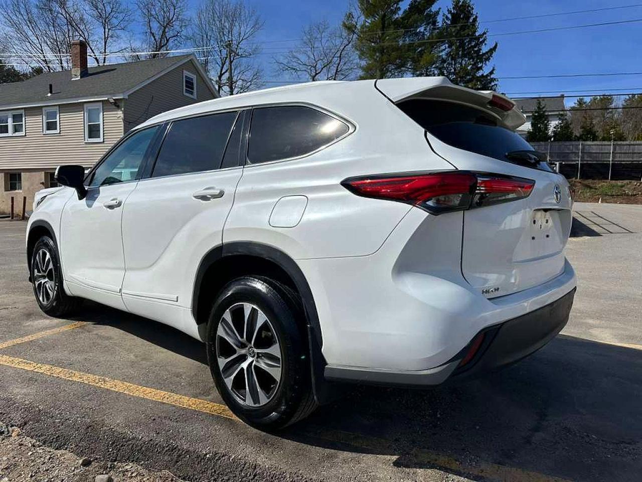 2022 Toyota Highlander Xle - Image 2