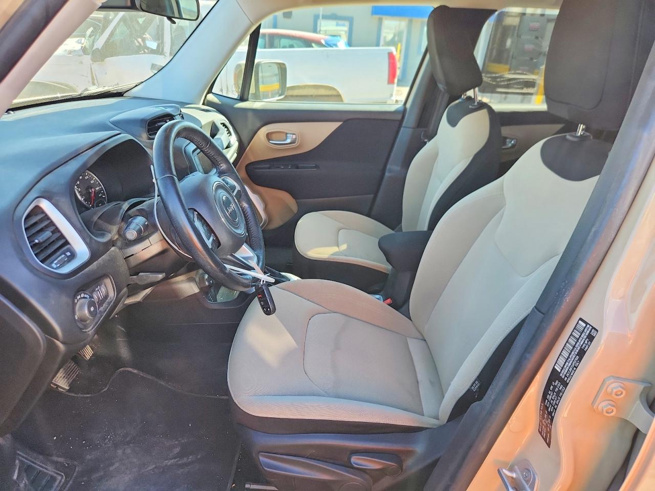 2016 Jeep Renegade Latitude - Image 7