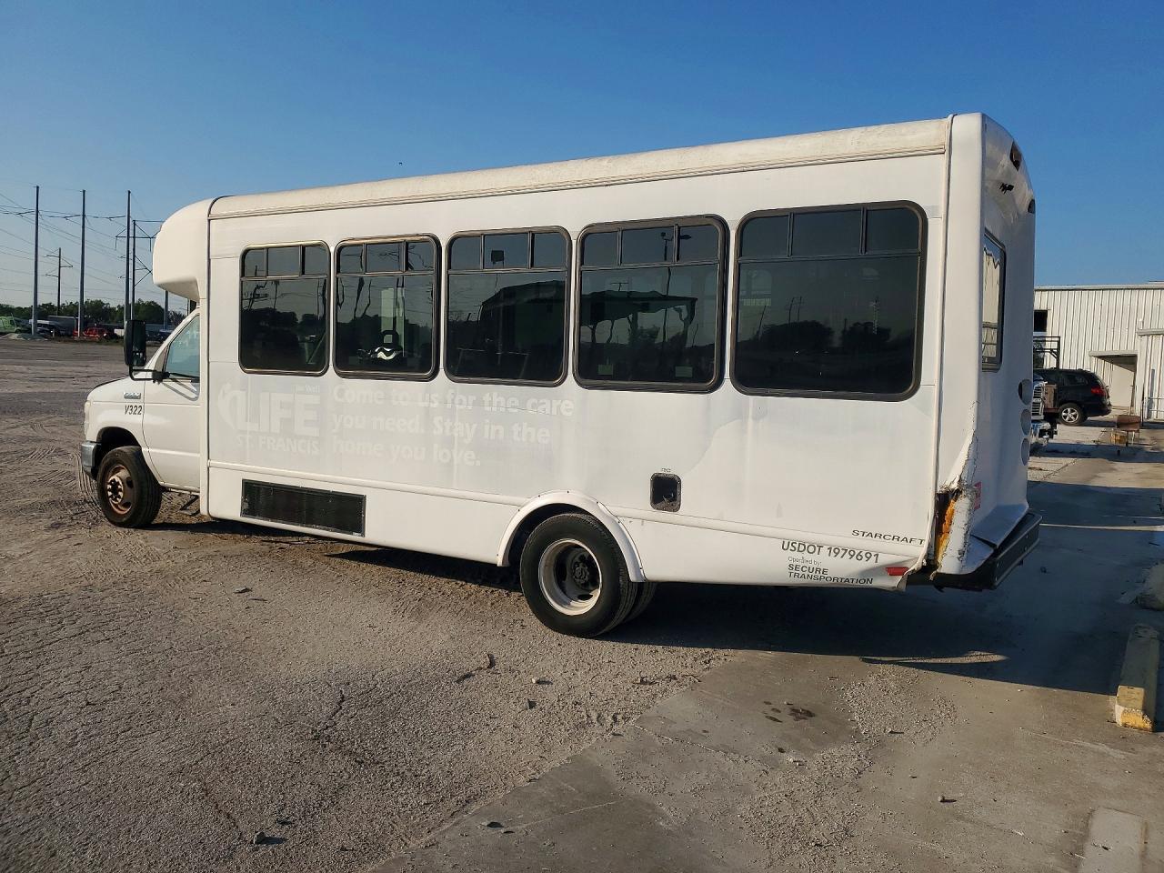 2014 Ford E450 Shuttle Bus - Фото 2