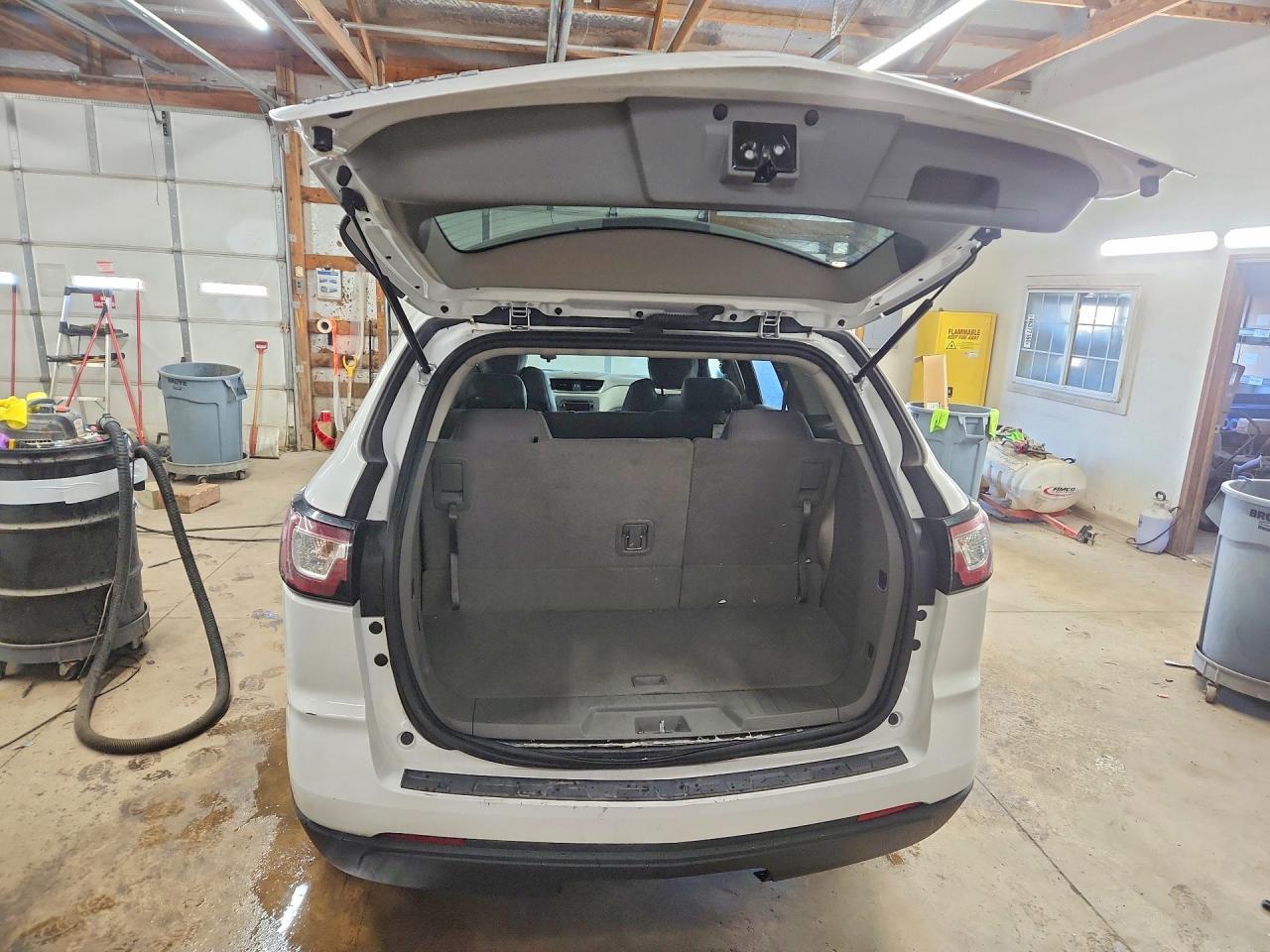 2017 Chevrolet Traverse Ls - Фото 6