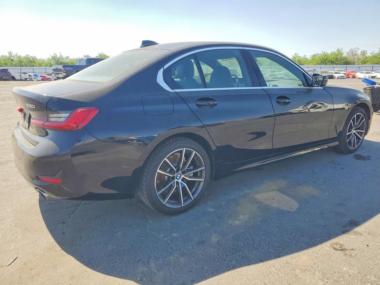 2020 BMW 330I - Фото 3
