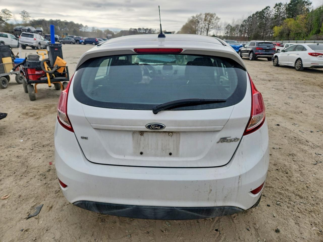 2016 Ford Fiesta Se - Фото 6
